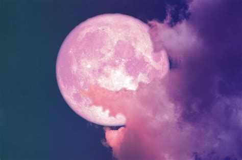 pourquoi la lune est rose